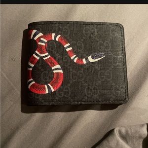 Gucci snake wallet